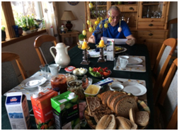 ノルウェーの朝の食卓